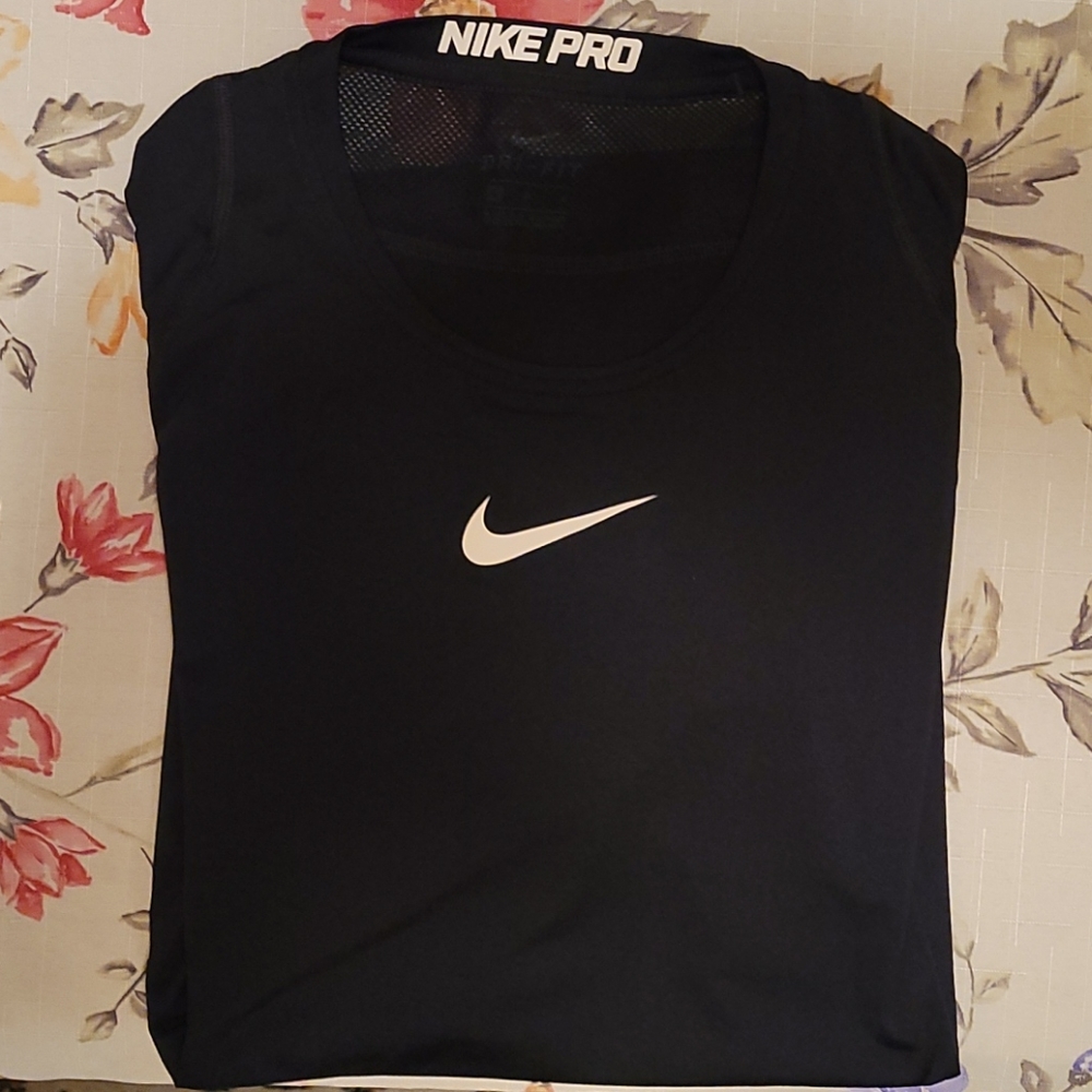 Black Nike Pro Tee Large